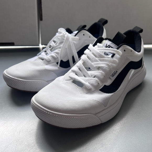 Like New! Vans MTE UltraRange EXO Shoe White with Black Accents - Picture 4 of 16